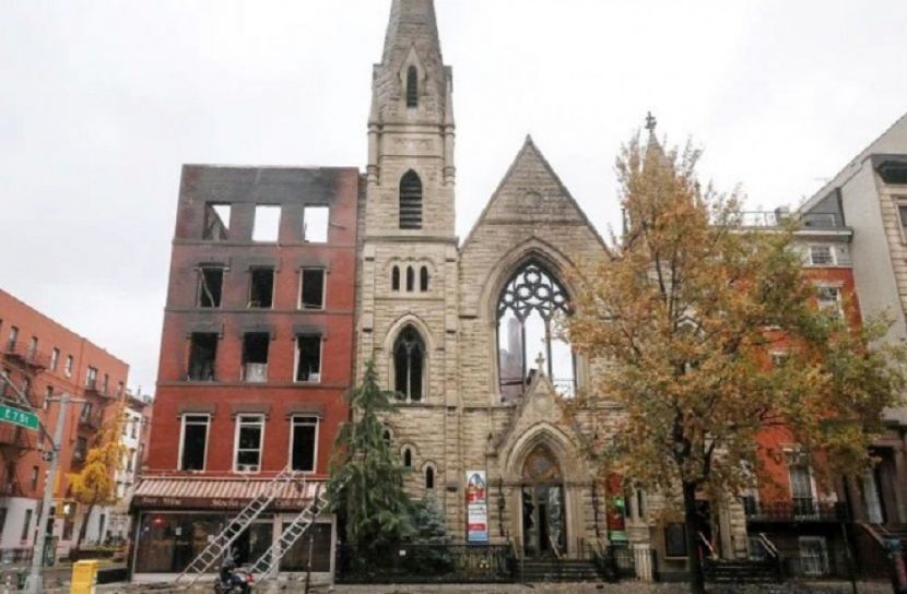 নিউইয়র্কের গির্জায় ভয়াবহ আগুন