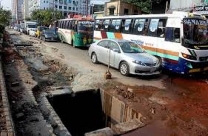 বছরজুড়ে খোঁড়াখুঁড়ি, ধুলা ও দূষণে বিপর্যস্ত রাজধানীবাসী