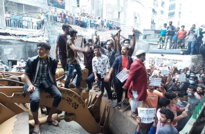 ফুলবাড়িয়ায় ২৫০ অবৈধ দোকান উচ্ছেদ