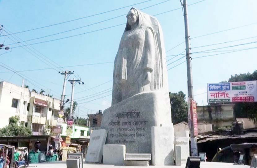 রংপুরে বেগম রোকেয়ার ভাস্কর্য আলোকবর্তিকার উদ্বোধন