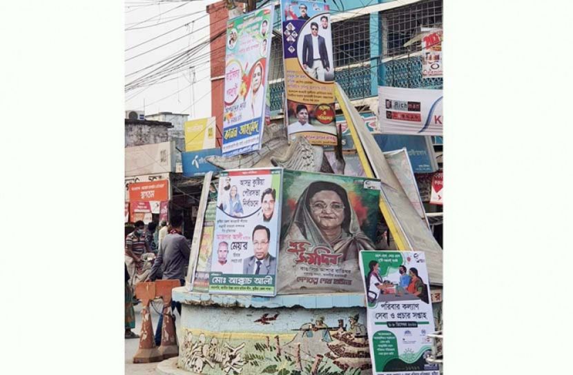 ব্যানার-ফেস্টুনে 'বন্দি' ভাস্কর্য