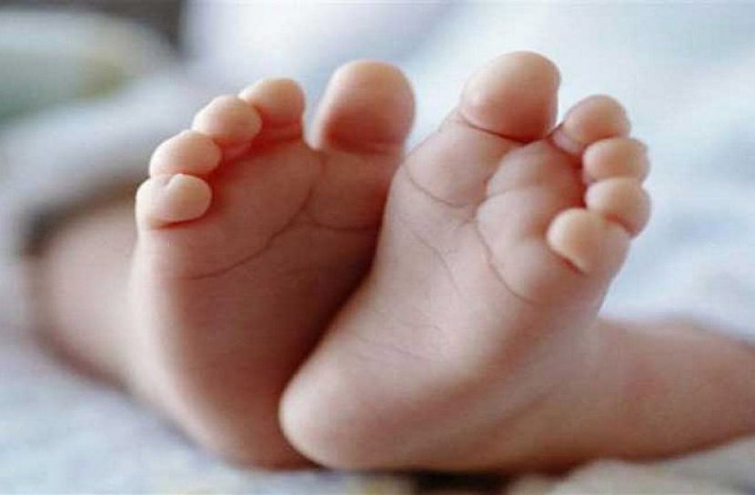 ঢাকা মেডিকেলের পাশে নবজাতকের মরদেহ