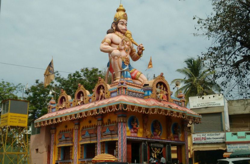 হনুমান মন্দিরের জন্য কোটি টাকার জমি দিলেন মুসলিম ব্যবসায়ী