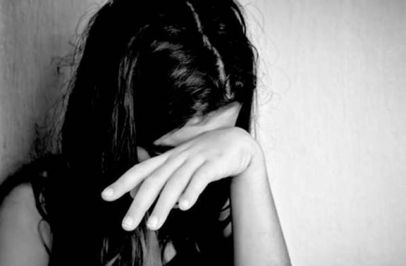 বন্ধুদের নিয়ে প্রেমিকাকে গণধর্ষণ