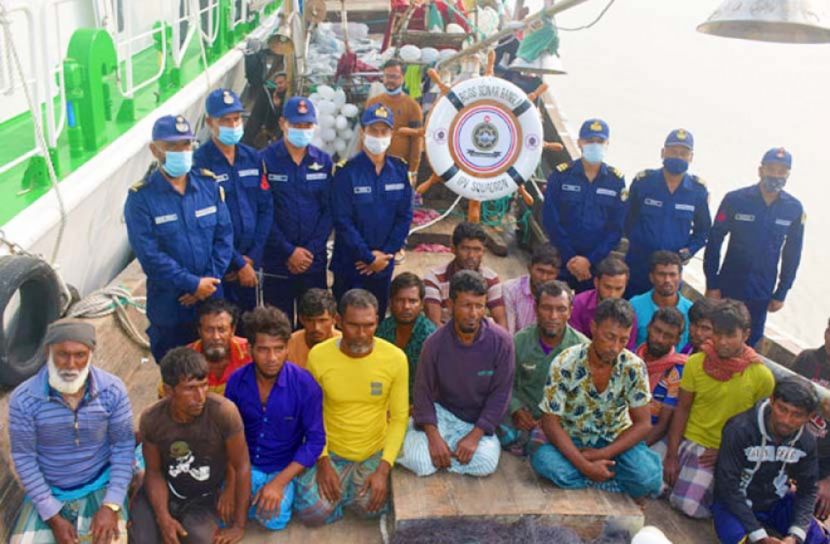 বঙ্গোপসাগরে নিখোঁজ ট্রলারসহ ১৯ জেলে উদ্ধার