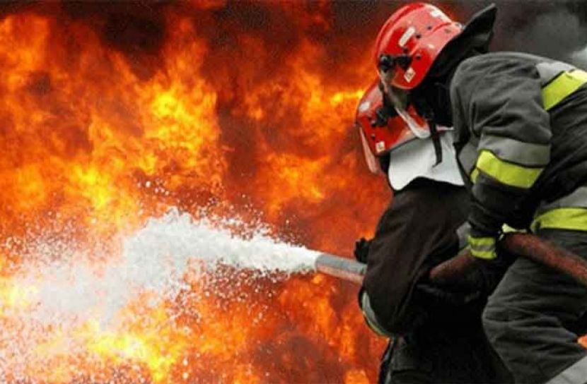 চকবাজারে আগুন, দুই ঘণ্টা চেষ্টার পর নিয়ন্ত্রণে