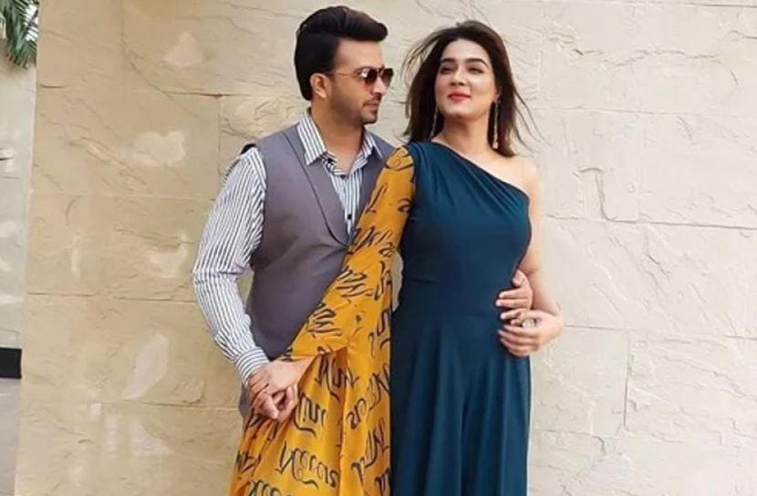 শীত সকালে রোমান্টিক মুডে শাকিব-মাহি!