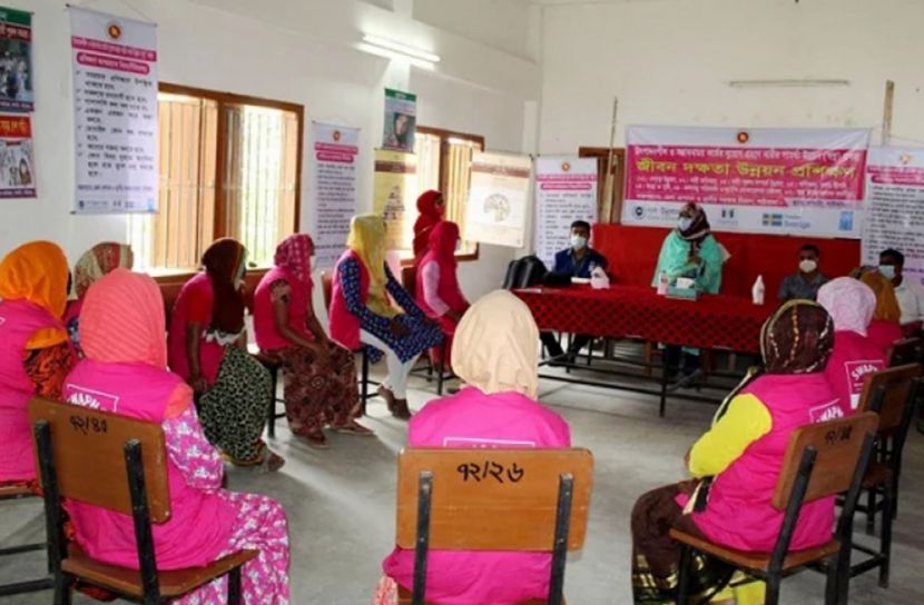 ‘স্বপ্ন’র ছোঁয়ায় আত্মনির্ভরশীল হচ্ছেন গ্রামীণ নারীরা