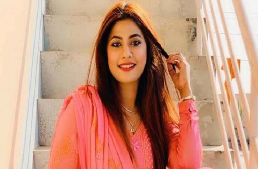 প্রধানমন্ত্রীকে নিয়ে গাইলেন রাত্রি চৌধুরী