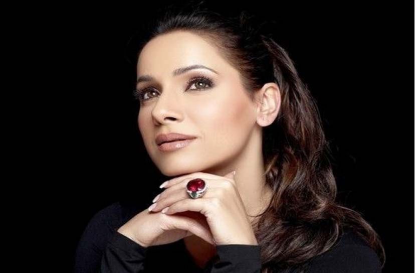 রাগে ক্ষোভে ‘সমকামী’ মন্তব্যের জবাব দিলেন নীলম