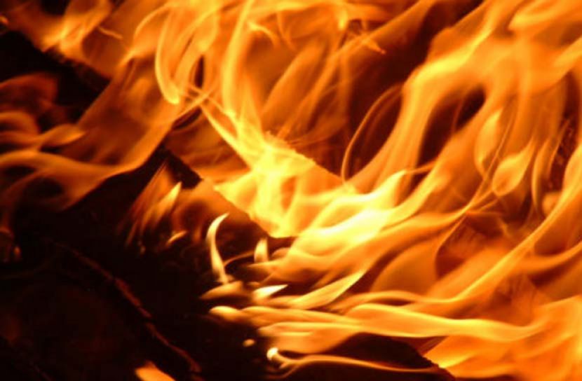 নড়াইলে আগুনে পুড়ে মরল ঘুমন্ত শিশু