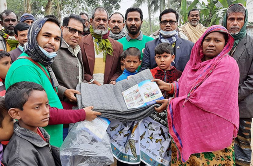 পাখি শিকারীকে ধরিয়ে দিলেই শীতবস্ত্র পুরস্কার