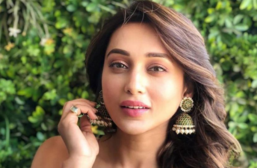 অভিনয়ের জন্য বাড়ি থেকে পালিয়েছিলেন মিমি!