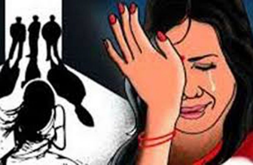 লক্ষ্মীপুরে বাবা-মাকে বেঁধে রেখে নারীকে গণধর্ষণ