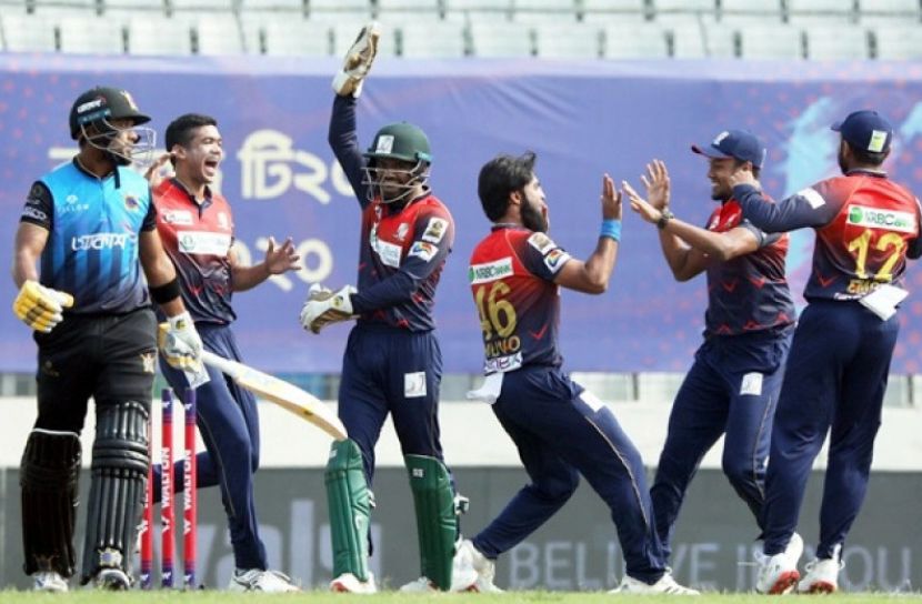 কোয়ালিফায়ারে দৌড়ে বরিশালকে ১৫১ রানের টার্গেট দিল ঢাকা