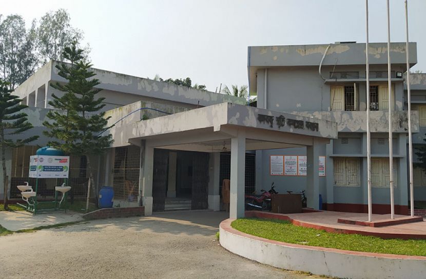 উন্নয়নের নামে বঙ্গবন্ধু কমপ্লেক্সের সাউন্ড সিস্টেম ভেঙে টাইলস!