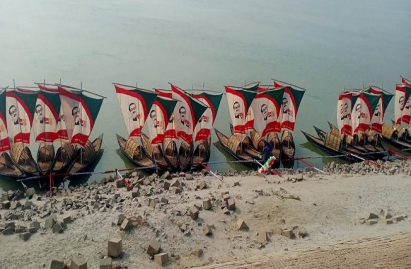 বঙ্গবন্ধু জন্মশতবার্ষিকীতে বিজিবির একশ নৌকা বিতরণ