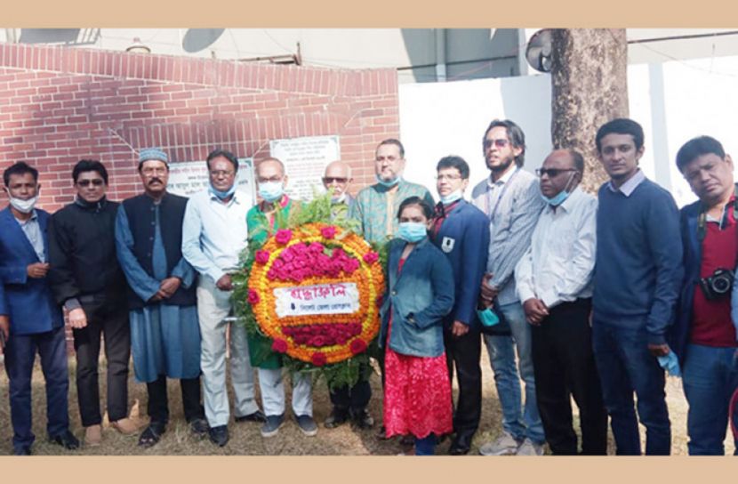 বিজয় দিবসে সিলেট কেন্দ্রীয় শহীদ মিনারে মানুষের ঢল