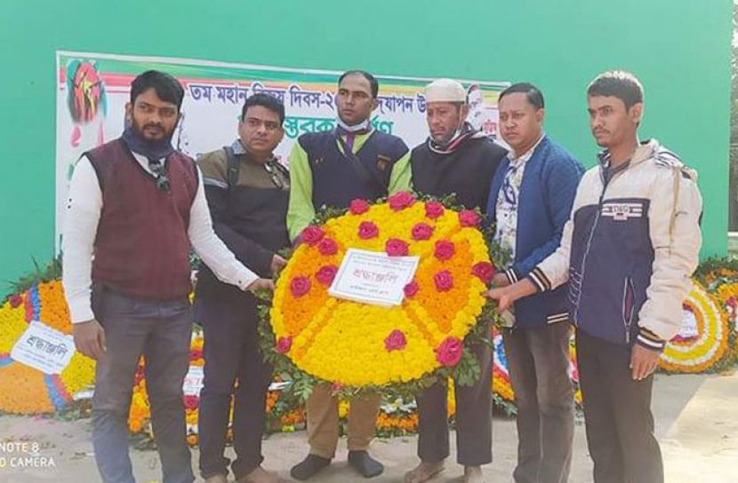 রাউজান প্রেসক্লাবের স্বাধীনতা স্মৃতিস্তম্ভে পুষ্পস্তবক অর্পণ