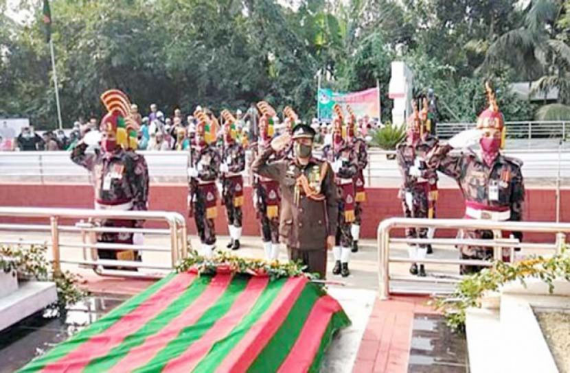 বীরশ্রেষ্ঠ নূর মোহাম্মদের স্মৃতিসৌধে গার্ড অব অনার