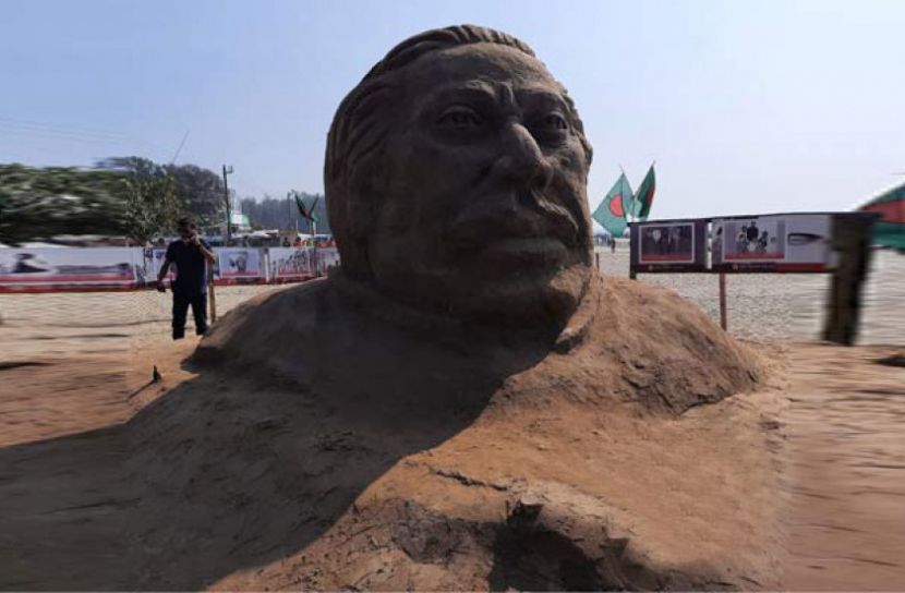 কক্সবাজার সৈকতে বঙ্গবন্ধুর বালু ভাস্কর্যের উদ্বোধন