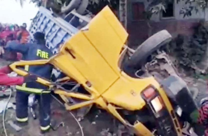 ট্রাক খাদে পড়ে চালক নিহত