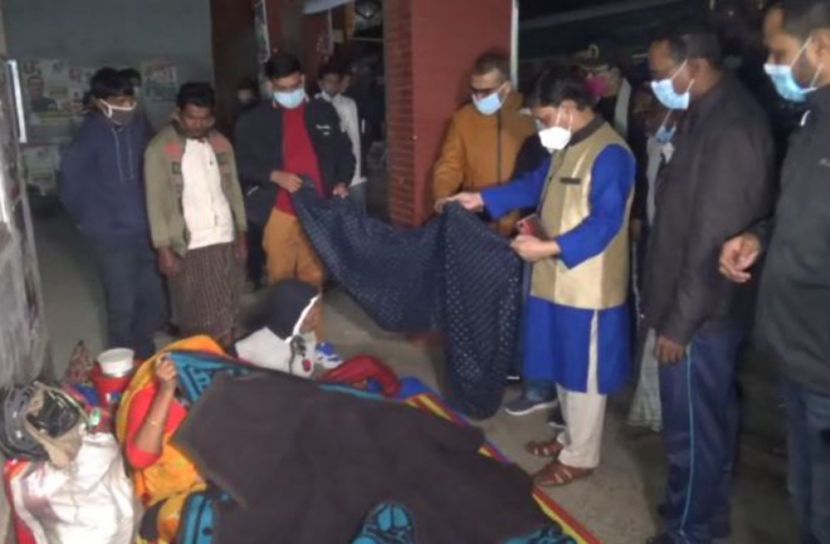 ছিন্নমূলদের মাঝে পুলিশ সুপারের শীতবস্ত্র বিতরণ