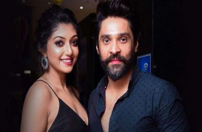 দেবলীনার ঠোঁটে ঠোঁট গৌরবের 