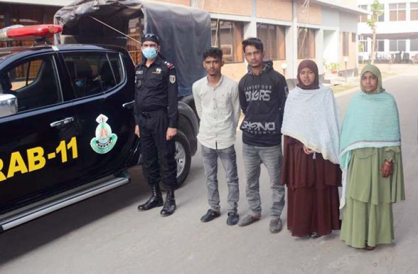 এনজিওকর্মীর কব্জি কেটে ছিনতাইয়ের ঘটনায় গ্রেফতার ৪