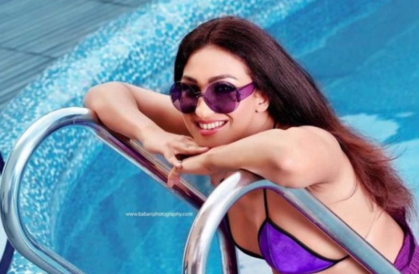 শীতের দিনে ঋতুপর্ণার হট লুক