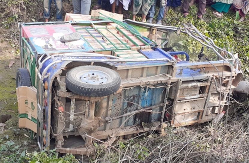 হবিগঞ্জে তিন গাড়ির সংঘর্ষ : নিহত ২