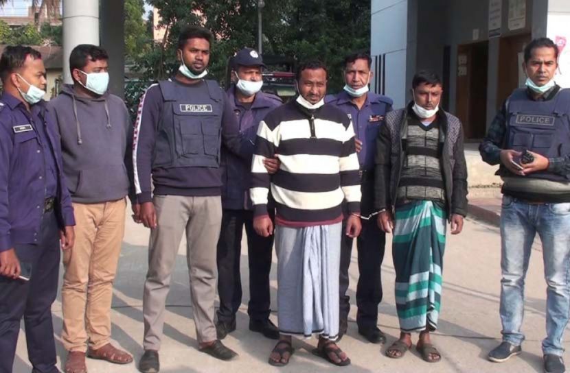 অভিনব কায়দায় টাকা ছিনতাই চক্রের দু'সদস্য গ্রেফতার