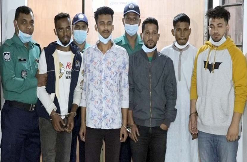 চট্টগ্রামে অস্ত্রসহ কিশোর গ্যাংয়ের ৫ সদস্য গ্রেফতার