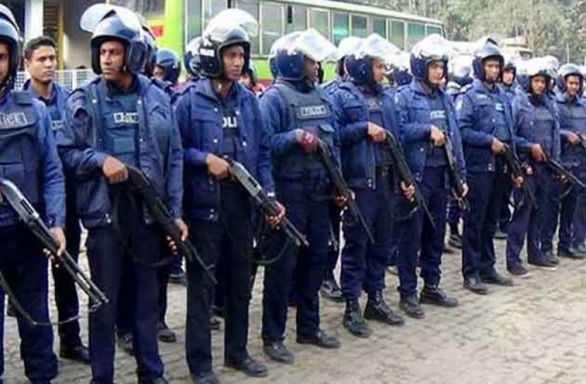 ভাস্কর্যের নিরাপত্তায় সাদা পোশাকের পুলিশ ও সিসিটিভি