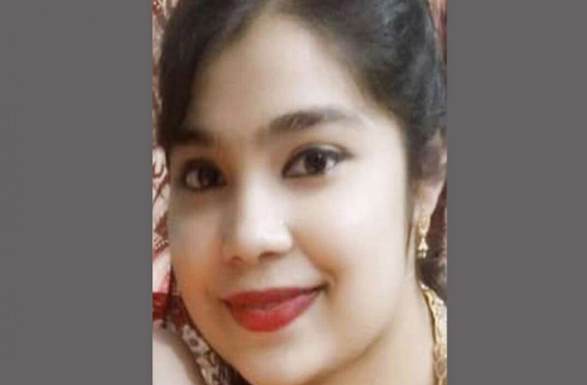 বিশ্ববিদ্যালয় ছাত্রীকে কুপিয়ে জখম