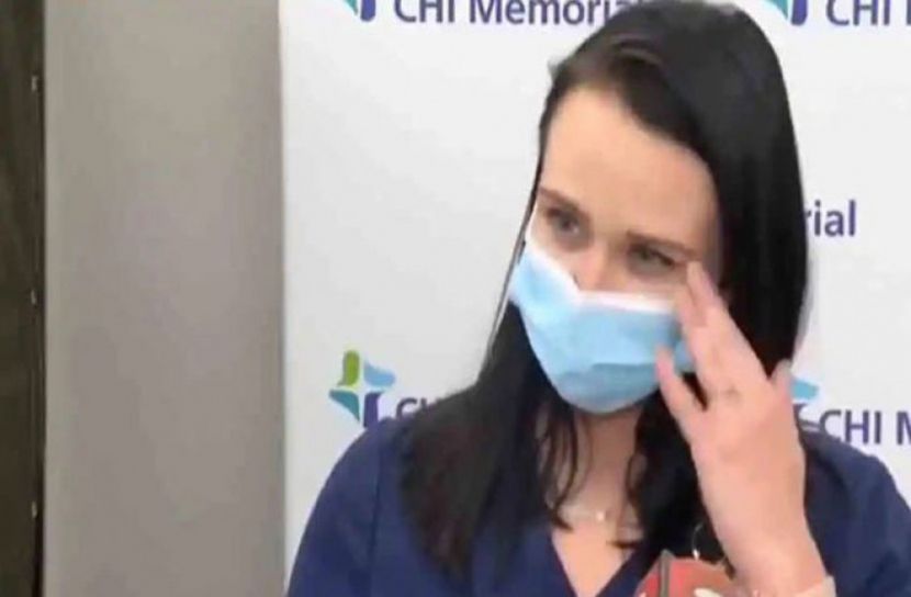 ফাইজারের টিকা নিয়ে জ্ঞান হারালেন মার্কিন নার্স