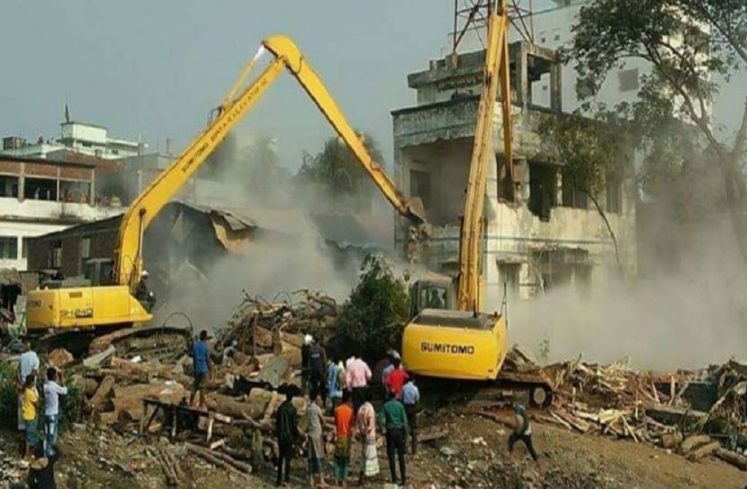 বুড়িগঙ্গা তীরে বিআইডব্লিউটিএ'র উচ্ছেদ অভিযান