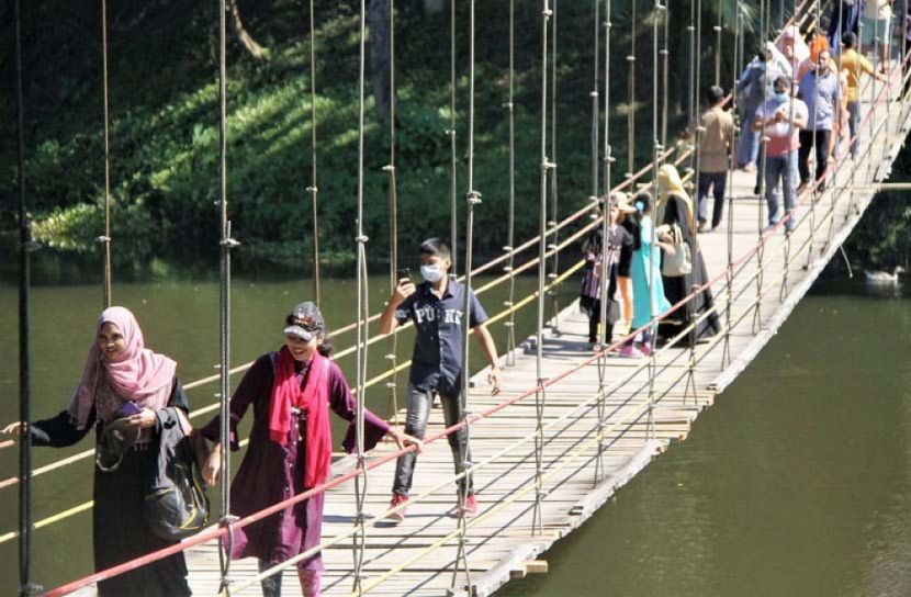 পাহাড় ঘেরা রাঙ্গামাটিতে পর্যটকদের ভিড় 