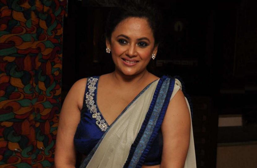 বাসন মাজতে কেঁদে ফেললেন শ্রীলেখা