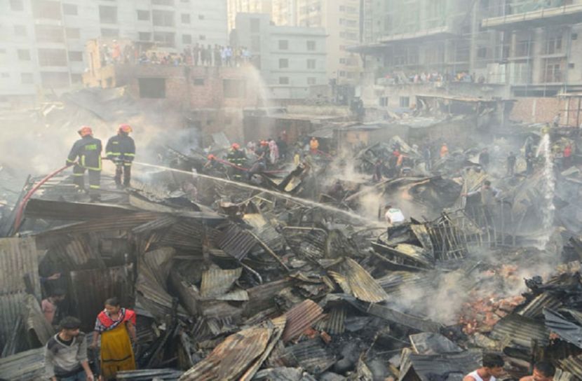 আগুনে পুড়লো অর্ধশতাধিক ঘর