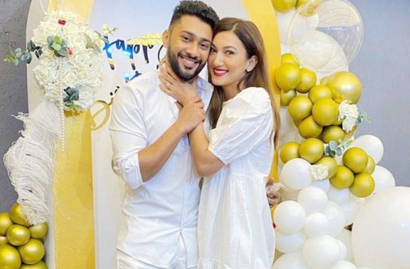 ১২ বছরের ছোট প্রেমিককেই বিয়ে করলেন গওহর