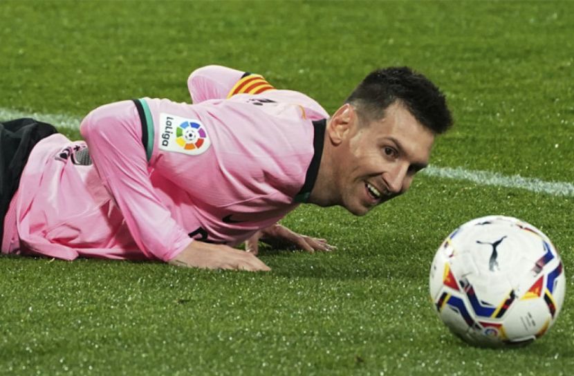 পেলেকে পেছনে ফেলে মেসির নতুন ইতিহাস 