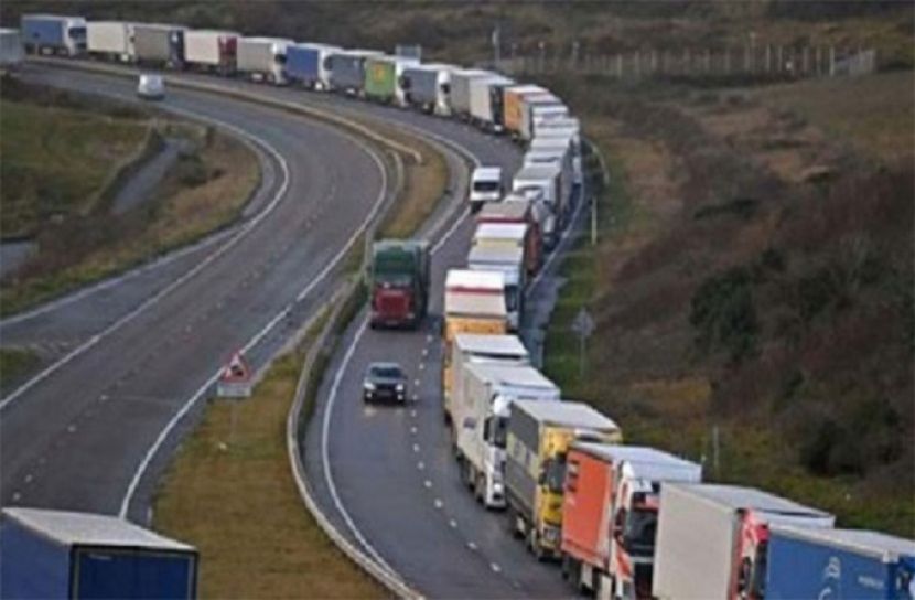 বৃটেন ও ফ্রান্স সীমান্তে ৩ হাজার লরি আটকের পর সমঝোতায় ছাড়