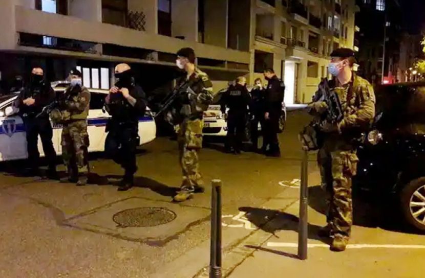 ফ্রান্সে বন্দুকধারীর গুলিতে ৩ পুলিশ নিহত