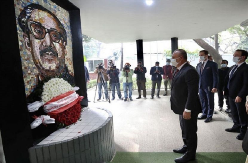 ঢাকায় বঙ্গবন্ধু জাদুঘর পরিদর্শনে তুরস্কের পররাষ্ট্রমন্ত্রী