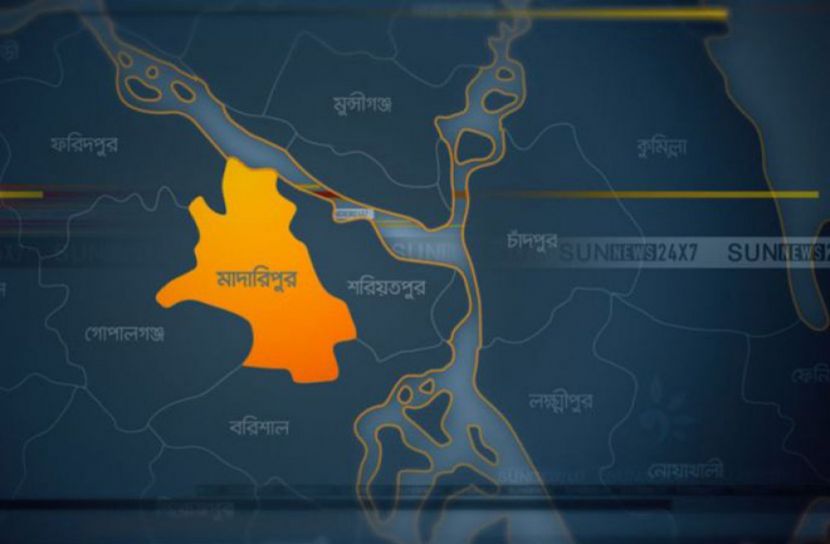 মাদারীপুরে সড়ক দুর্ঘটনায় নিহত ৩