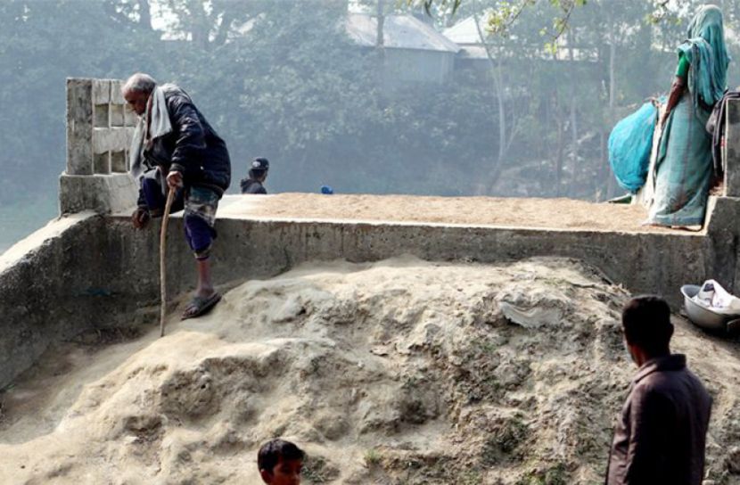 সেতু আছে, রাস্তা নেই