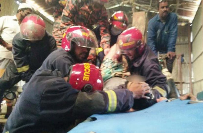 ব্লক কারখানার মিক্সার মেশিনে জড়িয়ে শ্রমিকের মৃত্যু