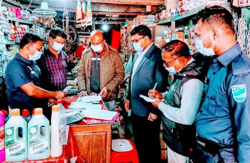 বোয়ালমারীতে তিন ব্যবসায়ীকে জরিমানা