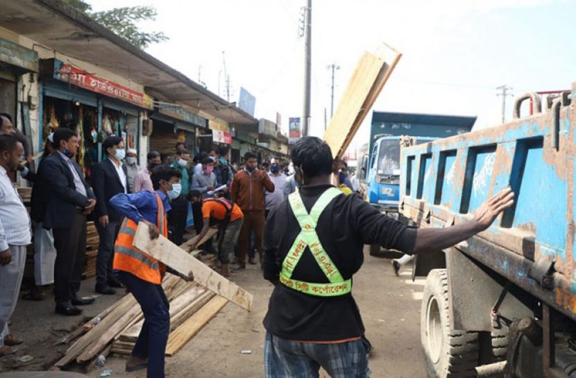 সিলেটে ৬ ট্রাক কাঠ জব্দ, জরিমানা